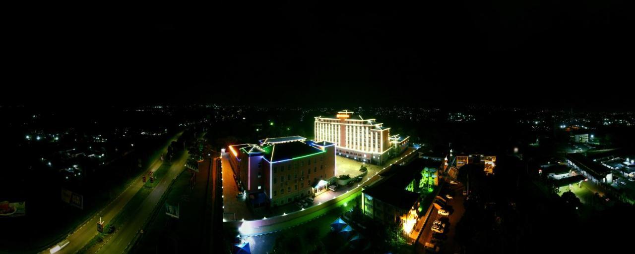 Golden Peacock Hotel Blantyre Extérieur photo